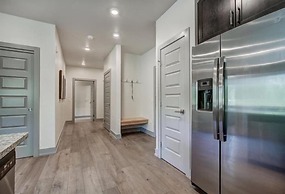 Clearwater Lofts - 3 Bedroom Luxury Condo Near Lakeside Village