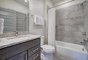 Clearwater Lofts - 3 Bedroom Luxury Condo Near Lakeside Village