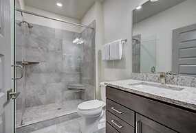 Clearwater Lofts - 3 Bedroom Luxury Condo Near Lakeside Village