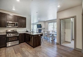 Clearwater Lofts - 3 Bedroom Luxury Condo Near Lakeside Village