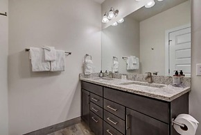Clearwater Lofts Luxury 1 Bed Condo Near Lakeside Village