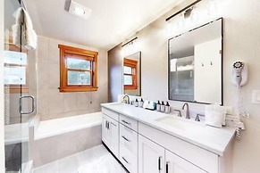 Red Hawk Townhomes 4 Bedroom - 200 Yards to Gondola!