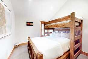 Red Hawk Townhomes 4 Bedroom - 200 Yards to Gondola!