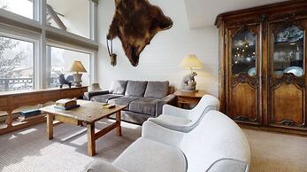 Lionshead Village 3 Bedroom Boutique Resort Condo - Walk to Gondola!
