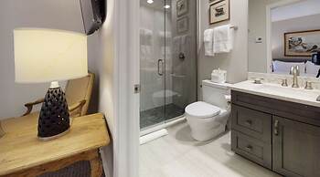 Lionshead Village 3 Bedroom Boutique Resort Condo - Walk to Gondola!