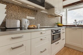 Sielecka Apartment Warsaw by Renters