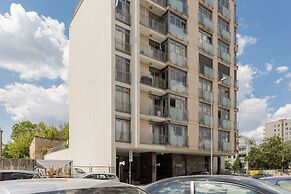 Sielecka Apartment Warsaw by Renters