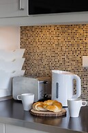 Sielecka Apartment Warsaw by Renters