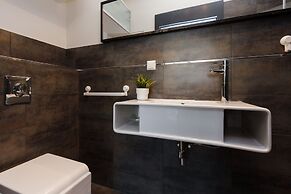 Sielecka Apartment Warsaw by Renters