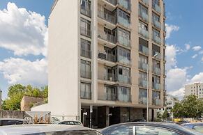 Sielecka Apartment Warsaw by Renters