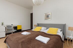 Sielecka Apartment Warsaw by Renters