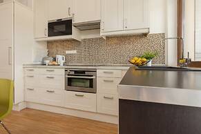 Sielecka Apartment Warsaw by Renters