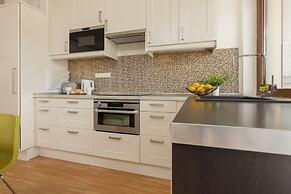 Sielecka Apartment Warsaw by Renters