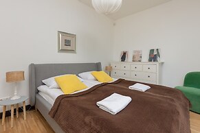 Sielecka Apartment Warsaw by Renters