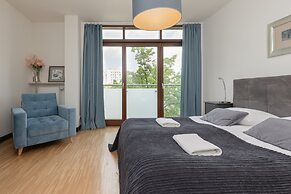 Sielecka Apartment Warsaw by Renters