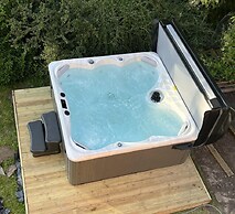 Blaydonburn - Sleeps 6 - Parking - Garden - Hottub