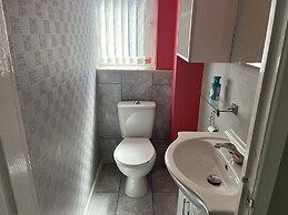 Blaydonburn - Sleeps 6 - Parking - Garden - Hottub