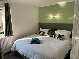 Blaydonburn - Sleeps 6 - Parking - Garden - Hottub