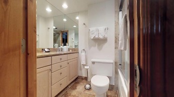 Landmark Condos 2 Bedroom in Lionshead Village