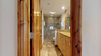 Landmark Condos 2 Bedroom in Lionshead Village