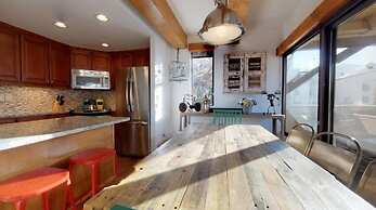 Landmark Condos 2 Bedroom in Lionshead Village