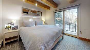 Landmark Condos 2 Bedroom in Lionshead Village