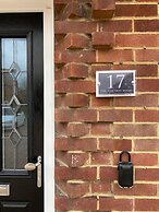 Hide Away House With Hot Tub and Driveway