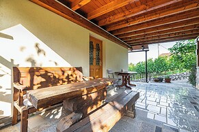 Vineyard Cottage Pyramid