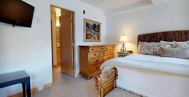 Vail Village 1 Bedroom Condo Next to Gondola One