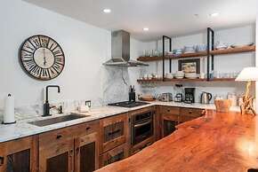 Vail Village Bridge Street 2 Bedroom Next to Gondola One