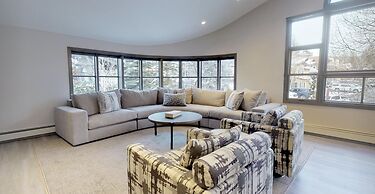 Vail Village Center Place 3 Bedroom Condo