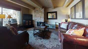 Lionshead Village - Landmark Condos 2 Bedroom