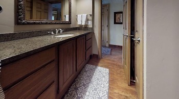 Lionshead Village - Landmark Condos 2 Bedroom