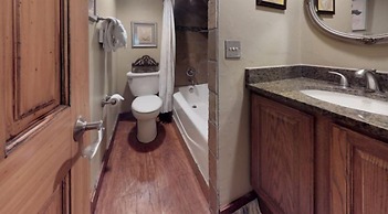 Lionshead Village - Landmark Condos 2 Bedroom