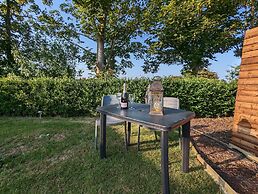 Luxury Glamping Pod With Hot Tub, Fees Apply