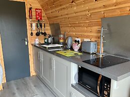 Luxury Glamping Pod With Hot Tub, Fees Apply