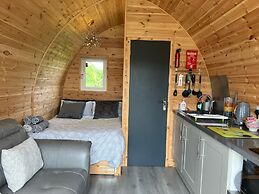 Luxury Glamping Pod With Hot Tub, Fees Apply