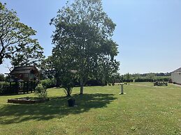 Luxury Glamping Pod With Hot Tub, Fees Apply