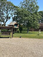 Luxury Glamping Pod With Hot Tub, fee Applies