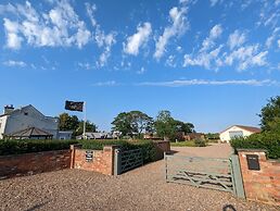 Luxury Glamping Pod With Hot Tub, fee Applies