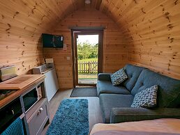 Luxury Glamping Pod With Hot Tub, fee Applies