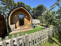 Luxury Glamping Pod With Hot Tub, fee Applies
