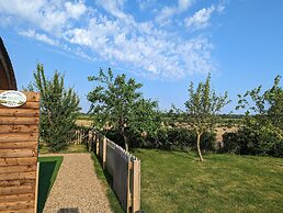 Luxury Glamping Pod With Hot Tub, fee Applies