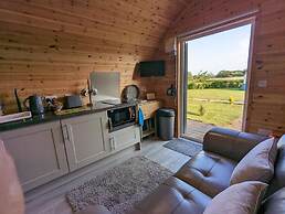 Luxury Glamping Pod With Hot Tub, fee Applies