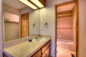 Ski Lake Lodge 3 Bedroom Home by RedAwning