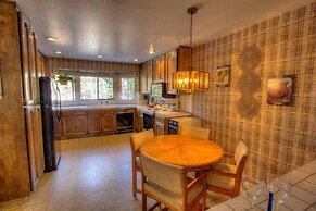 Ski Lake Lodge 3 Bedroom Home by RedAwning