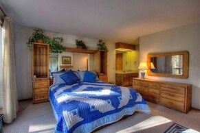 Ski Lake Lodge 3 Bedroom Home by RedAwning