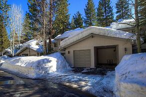 Ski Lake Lodge 3 Bedroom Home by RedAwning