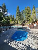 Third Creek Comfort 2 Bedroom Townhouse by RedAwning