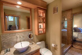 Third Creek Comfort 2 Bedroom Townhouse by RedAwning